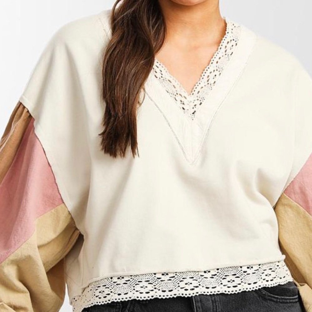 Boho top 🤍 - Picture 2 of 4